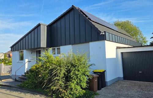 Foto - Freistehendes Einfamilienhaus Zirndorf, 2 Garagen, Pool, zentral