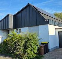 Freistehendes Einfamilienhaus Zirndorf, 2 Garagen, Pool, zentral