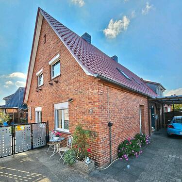 Foto - Großzügiges Zweifamilienhaus mit Platz für weitere ELW