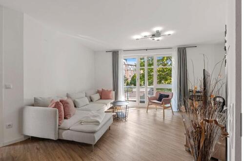 Foto - Luxuriöse, voll möblierte 2-Zi-Wohnung mit Balkon & Stellplatz