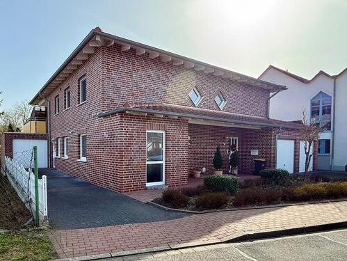 Foto - Großzügige 3-Zimmer-Erdgeschosswohnung mit Terrasse und Garten