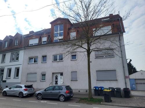 Foto - Halle mit Büroräumen und 2 Mehrfamilienhäusern