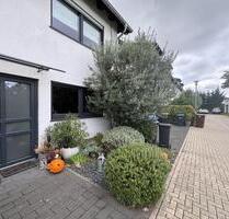 Doppelhaushälfte in Pulheim Zentrum mit Garten und elektr. Garag