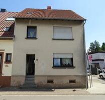 Zweifamilienhaus mit Potenzial – saniert & gut vermietet zentral - Bexbach
