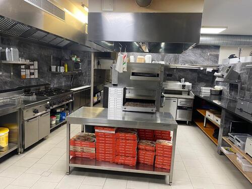 Foto - Große Pizzeria voll ausgestattet zu vermieten