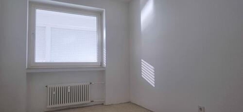 Foto - Kleine 2 Zimmer im 4. OG - 430,00&nbsp;EUR Kaltmiete, ca.&nbsp; 47,00&nbsp;m&sup2;