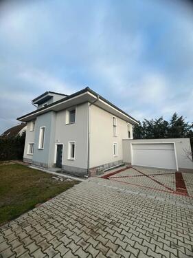 Foto - Modernes Neubauhaus mit Garten und Doppelgarage