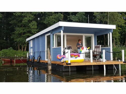 Foto - Festliegendes Hausboot Mecklenburgische Seenplatte