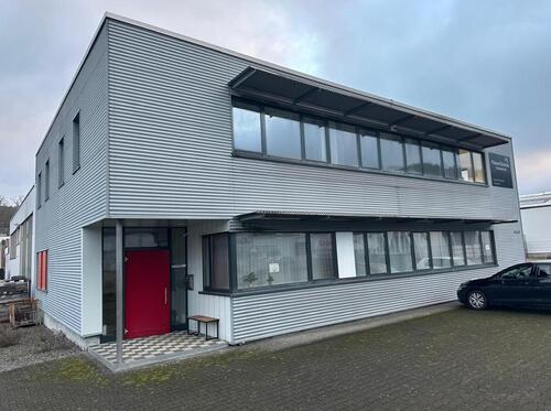 Foto - Bürotrakt Behandlungsräume mit separatem Eingang im Industriegebiet – Kreuztal-Kredenbach