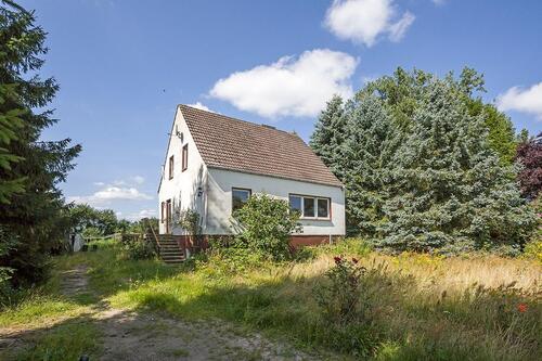 Foto - Großes Grundstück mit Einfamilienhaus in ruhiger Lage