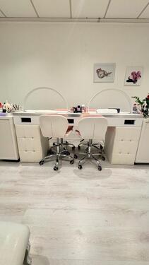 Foto - Maniküre Platz -im Kosmetiksalon zu vermieten , voll ausgestattet