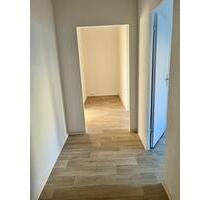 Helle 2-Zimmer-Wohnung mit Balkon im 2. Obergeschoss – frisch renoviert - Oelsnitz (Vogtland)