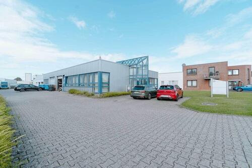 Foto - Repräsentative und freistehende Büro- und Lagerfläche mit 5 Toren in Willich-Münchheide