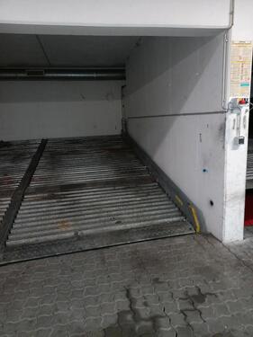 Foto - Tiefgaragenstellplatz in Fürth zu vermieten.