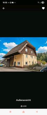 Foto - Bauernhaus mit riesigen Scheunen