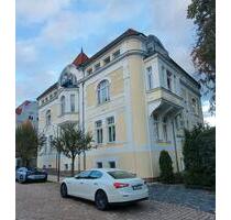 Top Renditeobjekt in stilvoller Villa - 3 Zi. - DG Whg. vermietet - Crimmitschau