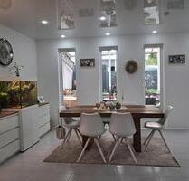 Modernes 3-Zimmer-Haus mit Garten, Balkon & Carport in Bornheim