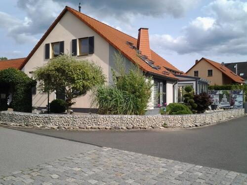 Foto - Freistehendes Einfamilienhaus mit tollem Garten