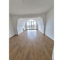 Logenplatz zur Innenstadt | Panoramafensterfront mit Blick in das Zentrum Magdeburgs