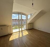 NEU SANIERT: 2 Zimmer-Wohnung, neue EBK, neues Bad, 2 Balkone in Ottobrunn