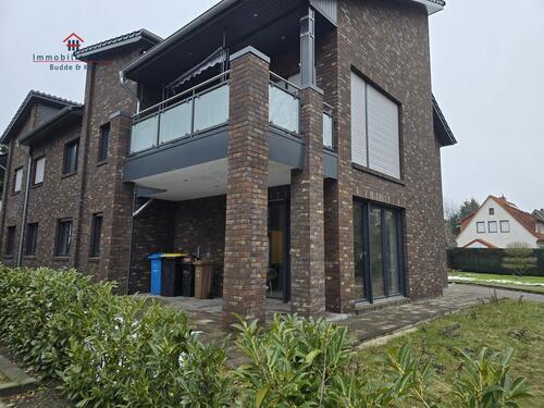 Foto - Exklusive Erdgeschoßwohnung mit EBK und großer Terrasse zu vermieten. KfW-40plus Standard.