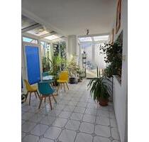 Wohnung mit Charme, Hofbereich und Wintergarten in Bexbach direkt