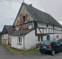 Zwei Familien Haus mit Große Scheune - Etzbach