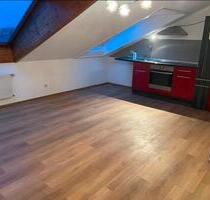 Helle 2-Zimmer Dachgeschoß Wohnung - Böblingen Dagersheim