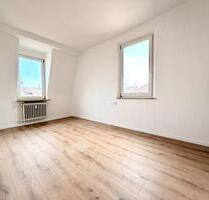 renovierte 3 Zimmer Altbauwohnung unweit vom HBF +++ mit Badewanne +++ - Nürnberg Gleißhammer