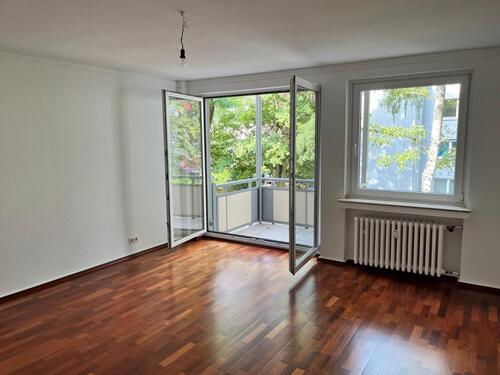 Foto - 2- Zi. Wohnung, kompl. renoviert, sofort bezugsfähig. PKW- Stellp