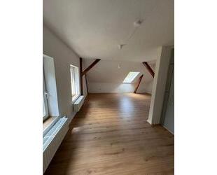 Charmante 4,5-Zimmer-Wohnung (135 m²) mit Eichenbalken, Einbauküc - Husby