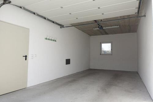 Foto - Vermiete große Garage – ideal für Oldtimer oder Wohnwagen