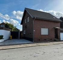 Freistehendes Einfamilienhaus mit Anliegerwohnung - Duisburg Essenberg
