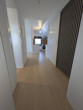 Foto - Frisch saniert: Helle DG-Wohnung zwischen Rhein & Reben in Winkel