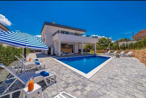 Foto - Luxus-NeubauVilla mit pool und garten-Insel Krk