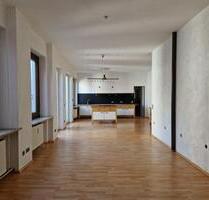 Schöne, helle 4-Zimmer-Maisonette-Wohnung mit Küche in der Innenstadt - Nürnberg