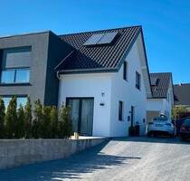 Ohne Provision Modernes Haus - 649.000,00&nbsp;EUR Kaufpreis, ca.&nbsp; 220,00&nbsp;m&sup2; in Blomberg (PLZ: 32825)