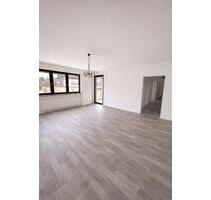 2 ZKB, mit Balkon&Tiefgarage. Idstein Zentral, Neu renoviert!