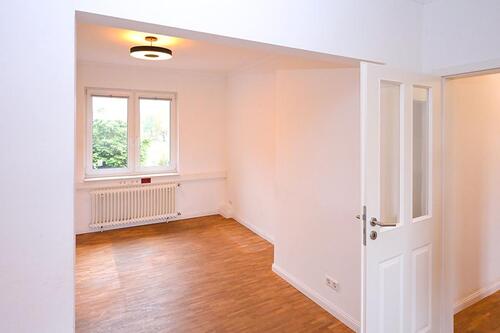 Foto - Gepflegtes Bürogebäude - 1.200,00&nbsp;EUR Kaltmiete, ca.&nbsp; 200,00&nbsp;m&sup2;