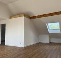 Helle 2 Zimmer Dachgeschosswohnung Erstbezug nach Renovierung - Ratingen Lintorf