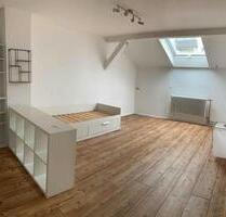 *** Zentrumsnahes Studenten WG Zimmer in Gründerzeitvilla *** - Reutlingen
