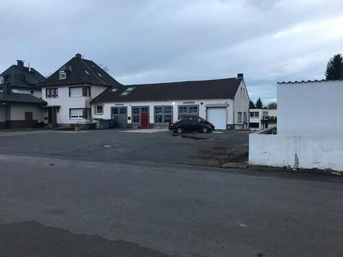 Foto - Mehrfamilienhaus mit Halle - 385.000,00&nbsp;EUR Kaufpreis, ca.&nbsp; 200,00&nbsp;m&sup2;