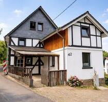 modernisiertes Zweifamilienhaus in ruhiger Lage von Waldbröl