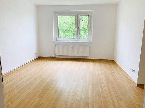 Foto - * 1 Zimmer, Bad modernisiert, mit Dusche *