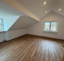 Helle 3-Zimmer-Dachgeschosswohnung – frisch renoviert! - Fraunberg