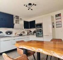 Modernisiertes Einfamilienhaus mit Scheune und Photovoltaikanlage - Hasloch