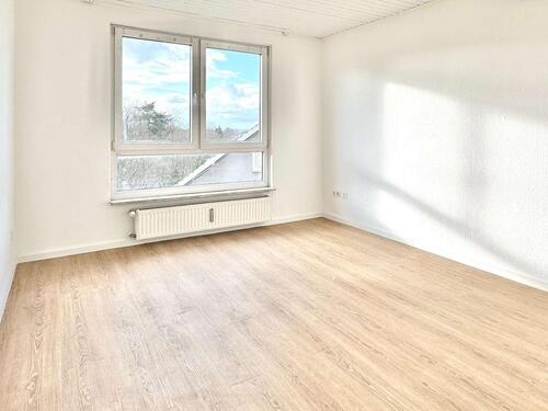 Foto - Sanierte 3 Zimmer-Dachgeschosswohnung wartet auf neue Mieter