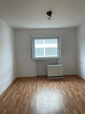 Foto - 3 Zimmer DG-Schoßwohnunbg - 600,00 EUR Kaltmiete,