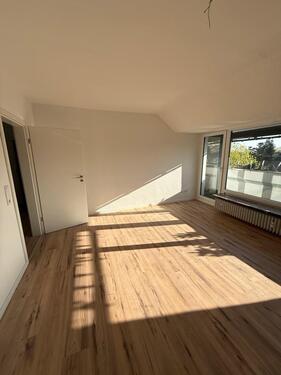 Foto - Frisch renovierte 3-Zimmer-Dachgeschosswohnung mit Balkon