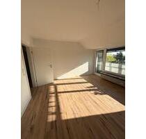 Frisch renovierte 3-Zimmer-Dachgeschosswohnung mit Balkon - Bad Salzuflen Ehrsen-Breden